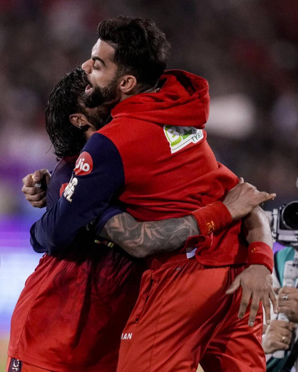 KohliSensation's tweet photo. (2/n)
.
.
.
#ViratKohli #RCBvMI #MIvRCB #IPL2026 @imVkohli https://t.co/RKB3typipU