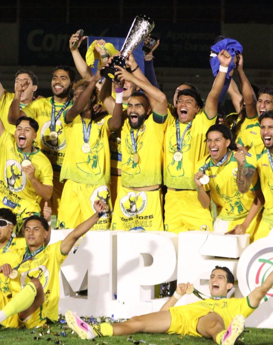 lamiradeldivino's tweet photo. El defensa veracruzano Pedro Hermida levantó ayer el trofeo de campeón como capitán de Deportiva Venados en la Liga Premier Serie A. 

Hermida jugó 20 partidos con los yucatecos como titular indiscutible y registró 1800 minutos jugados en toda la temporada.

Orgullo jarocho. https://t.co/sbaqmg1deL