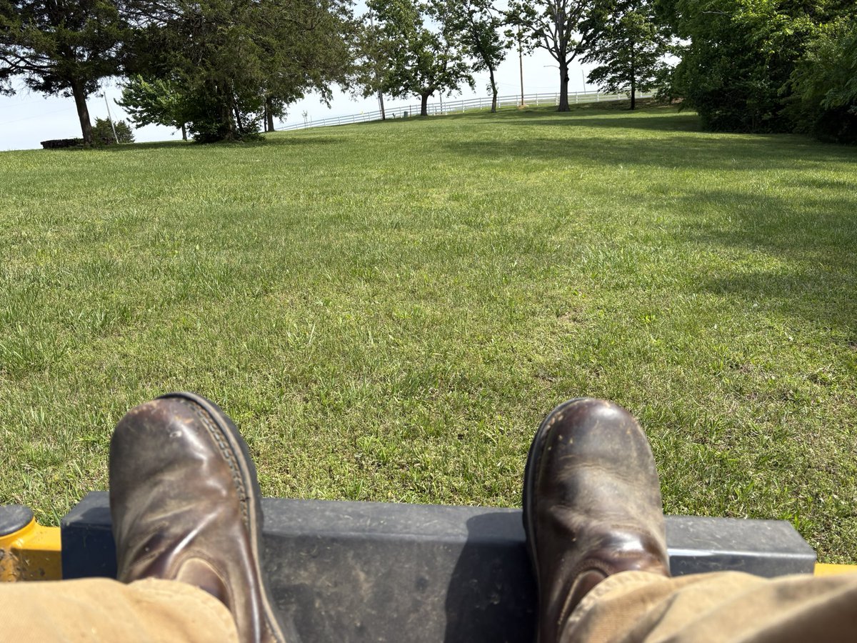 MAC_President's tweet photo. This week’s mowing therapy is brought to you by the top 30 country hits of this week in 1986. https://t.co/oBe3LXG7X1