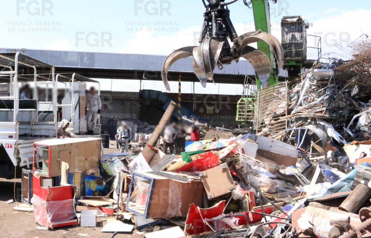 #FGR en #Aguacalientes, llevó a cabo la primera jornada anual de destrucción de objetos del delito, en coordinación con el #OIC y la #SUAPS. Fueron destruidos 430 mil cigarrillos ilegales, 300 máquinas tragamonedas, entre otros. fgr.org.mx/es/FGR/Naciona…