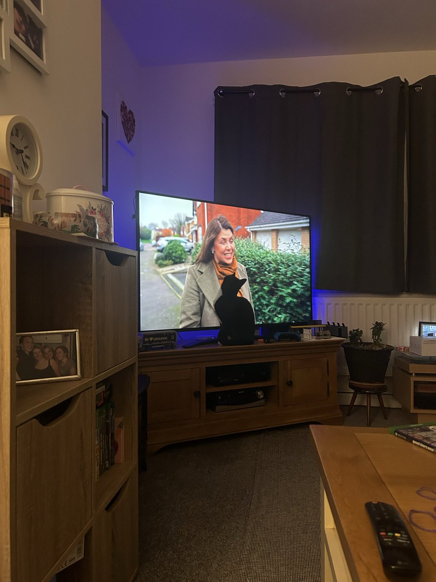 cleopatra2k's tweet photo. I like to watch #LIOLI too Lola, but do you seriously need to be that close up to @KirstieMAllsopp https://t.co/NvM86wXudl