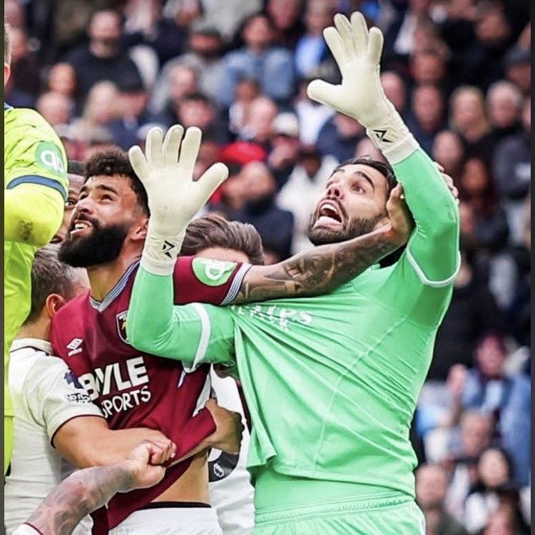 TheJivemaster's tweet photo. "That goal should have stood" 

😂😂😂😂 https://t.co/sI8T8lEKs6