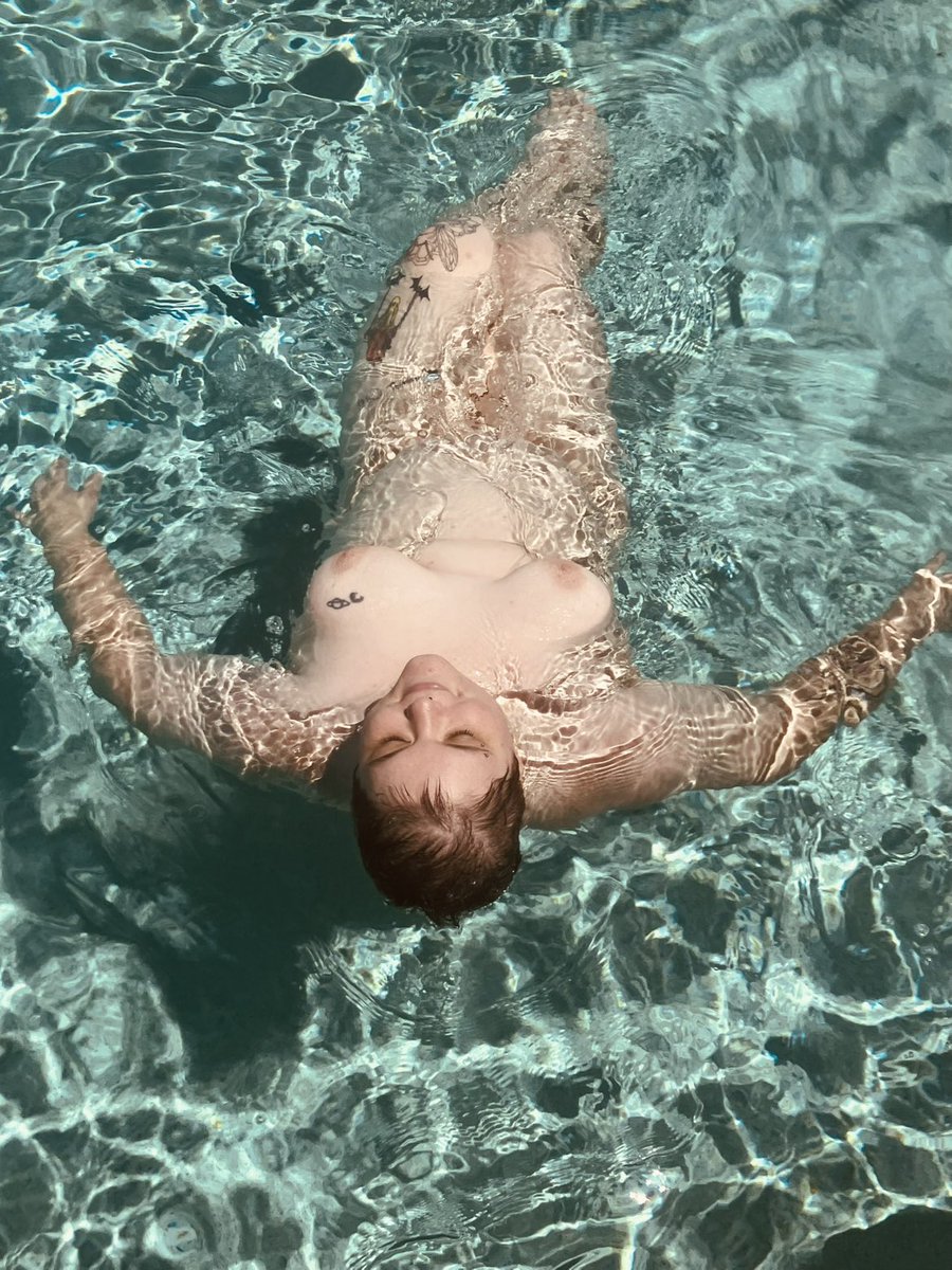 BubbyBoi8's tweet photo. Skinny dipping had me so happy the other day https://t.co/RnubNkasux