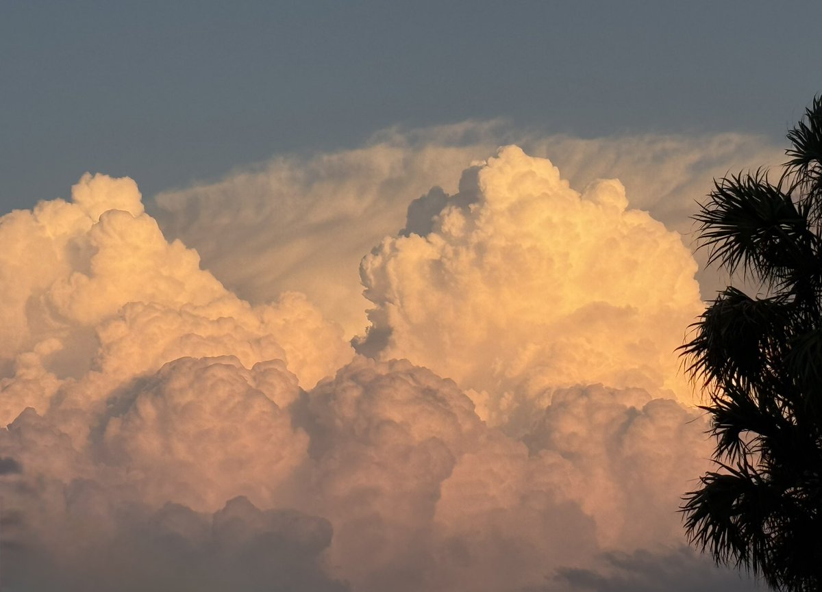 Retyred4good's tweet photo. Let's see your cloud capture! https://t.co/925CuLD8I5