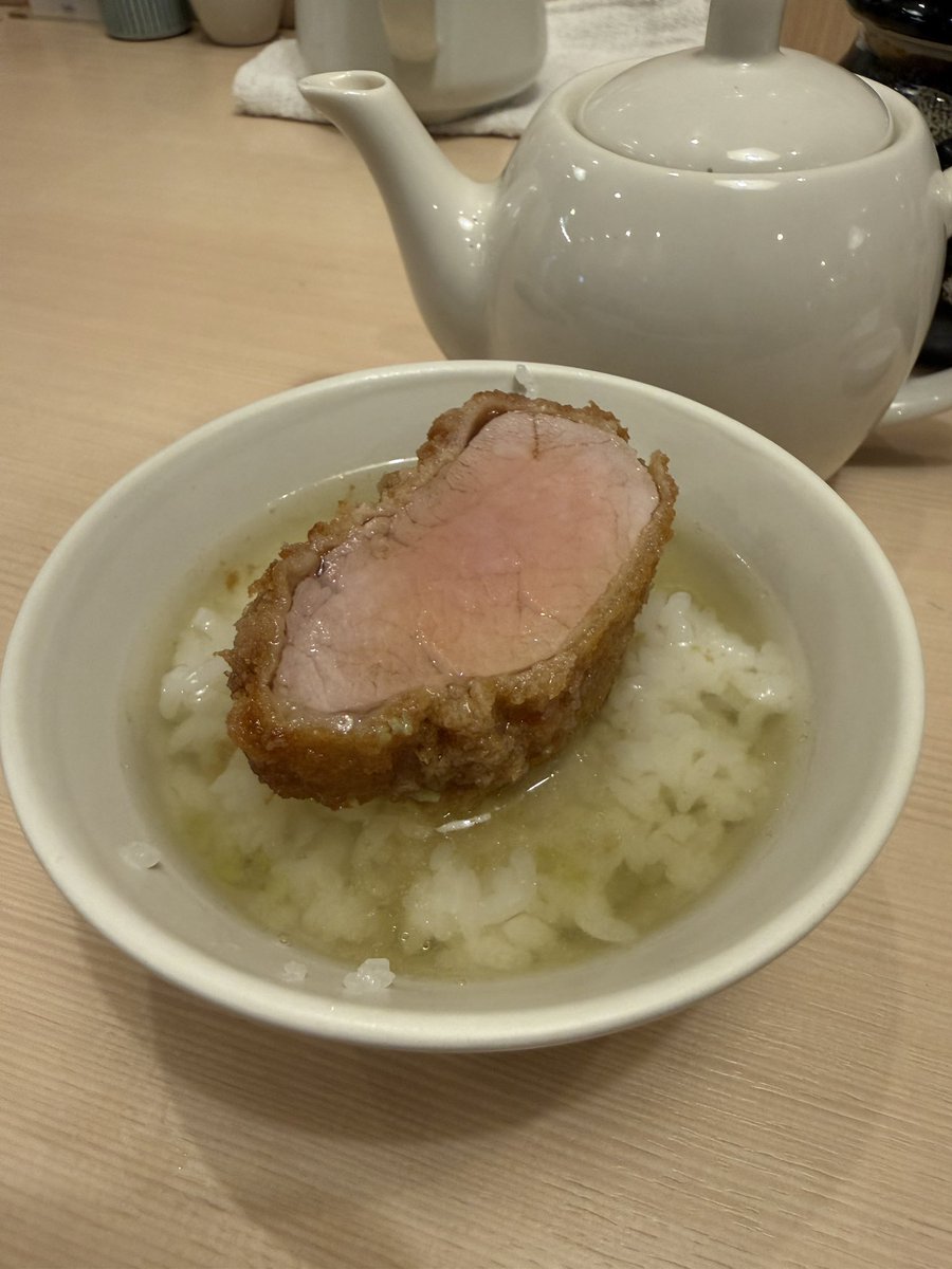 hitoshiuedadayo's tweet photo. 「きんとん 神戸店」は、食べログ百名店にも選出された実力派の豚料理専門店。極上芳寿豚のシャトーブリアン御膳美味しすぎた。
#三ノ宮グルメ
#植田仁
#食べログ百名店 https://t.co/zcYQYHAlfD