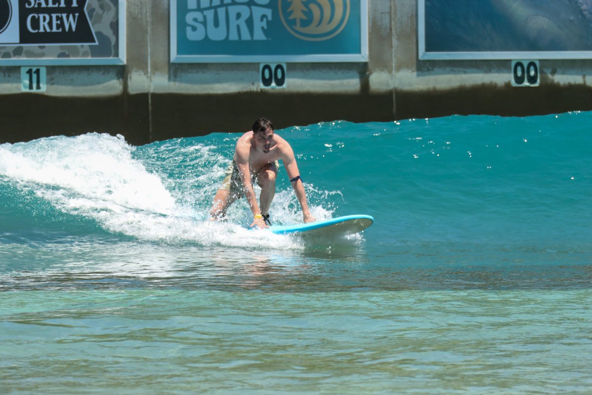 Ryguyrocky's tweet photo. Slowly picking up surfing 😂 https://t.co/nfY64o9dcs