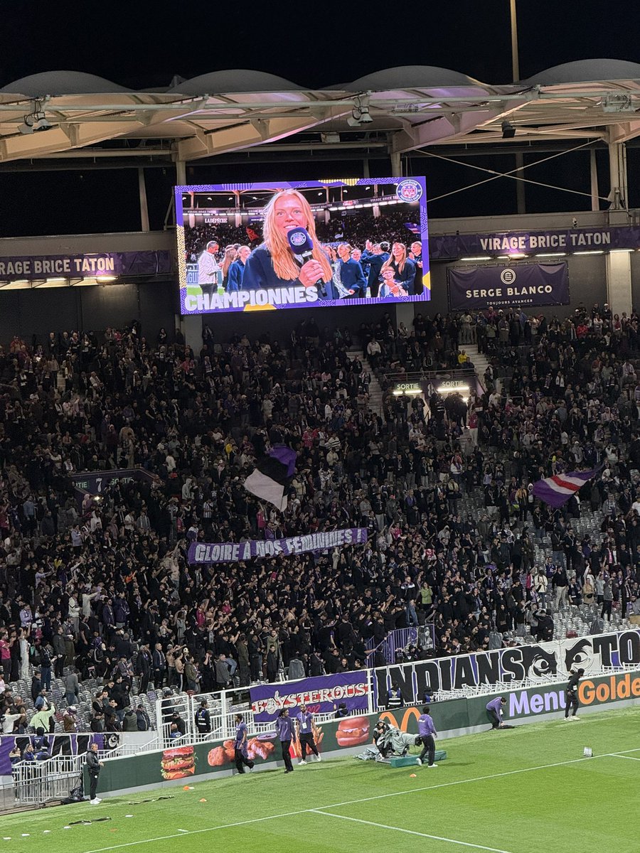 ArthurLeMaout's tweet photo. « Gloire à nos féminines! » championnes de Seconde Ligue 🏆

@Indians_Tolosa @ToulouseFC @ArkemaPL https://t.co/WasFsbINKu