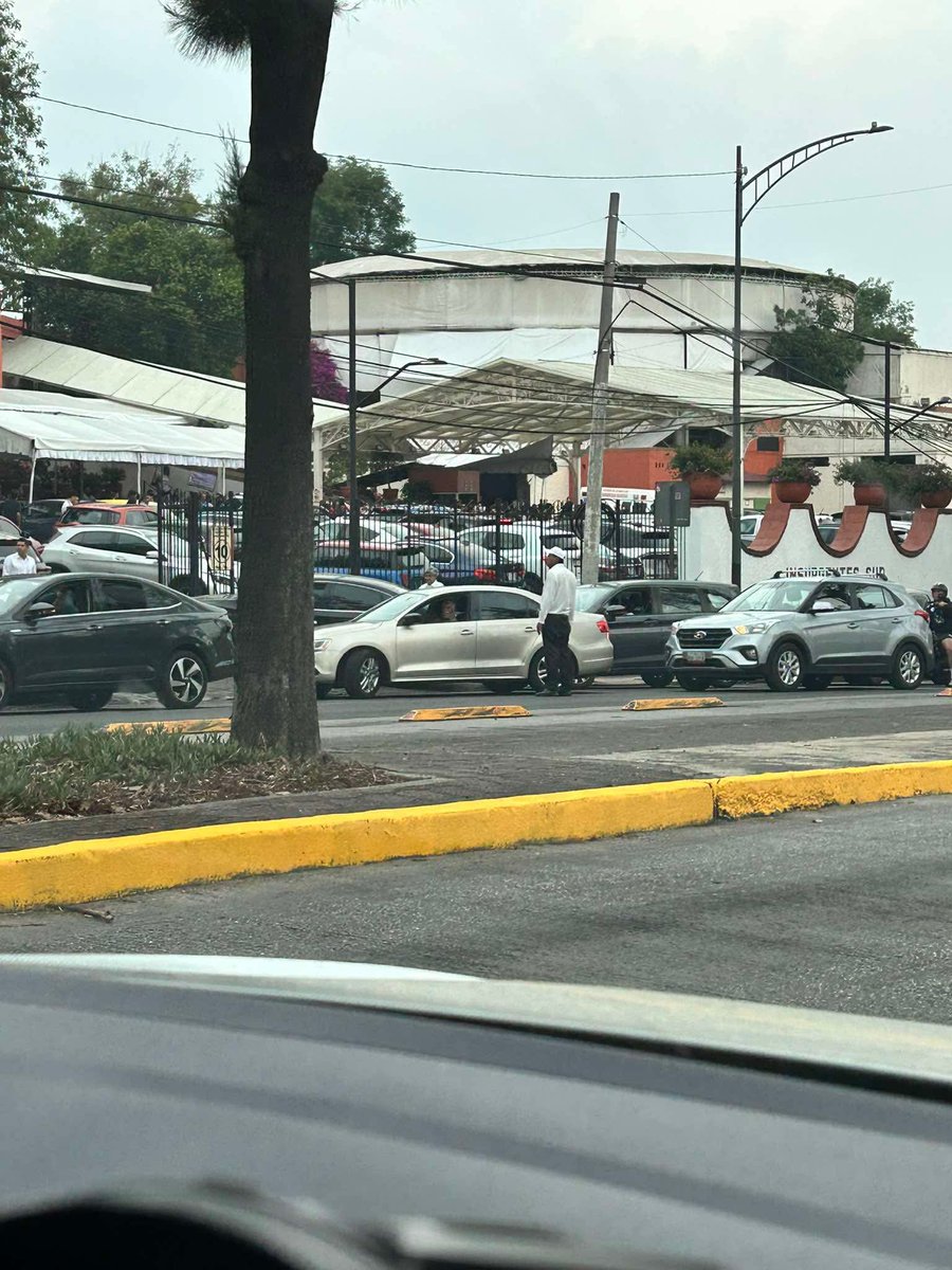 ⚠️ Precaución vial ⚠️

Nos reportan severo caos vial sobre Av. Insurgentes Sur, a la altura del Restaurante Arroyo. 🚗🚙 <a href="/UCS_GCDMX/">Unidad de Contacto del Secretario SSC CDMX</a>