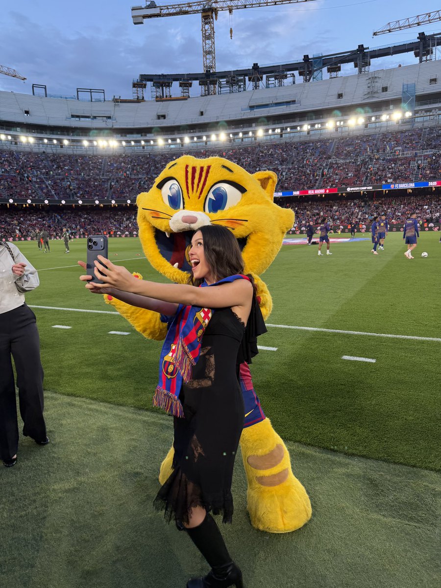Olivia Rodrigo at Spotify Camp Nou, El Clásico just got better 💙❤️🩷 

<a href="/FCBarcelona/">FC Barcelona</a> <a href="/oliviarodrigo/">Olivia Rodrigo</a>