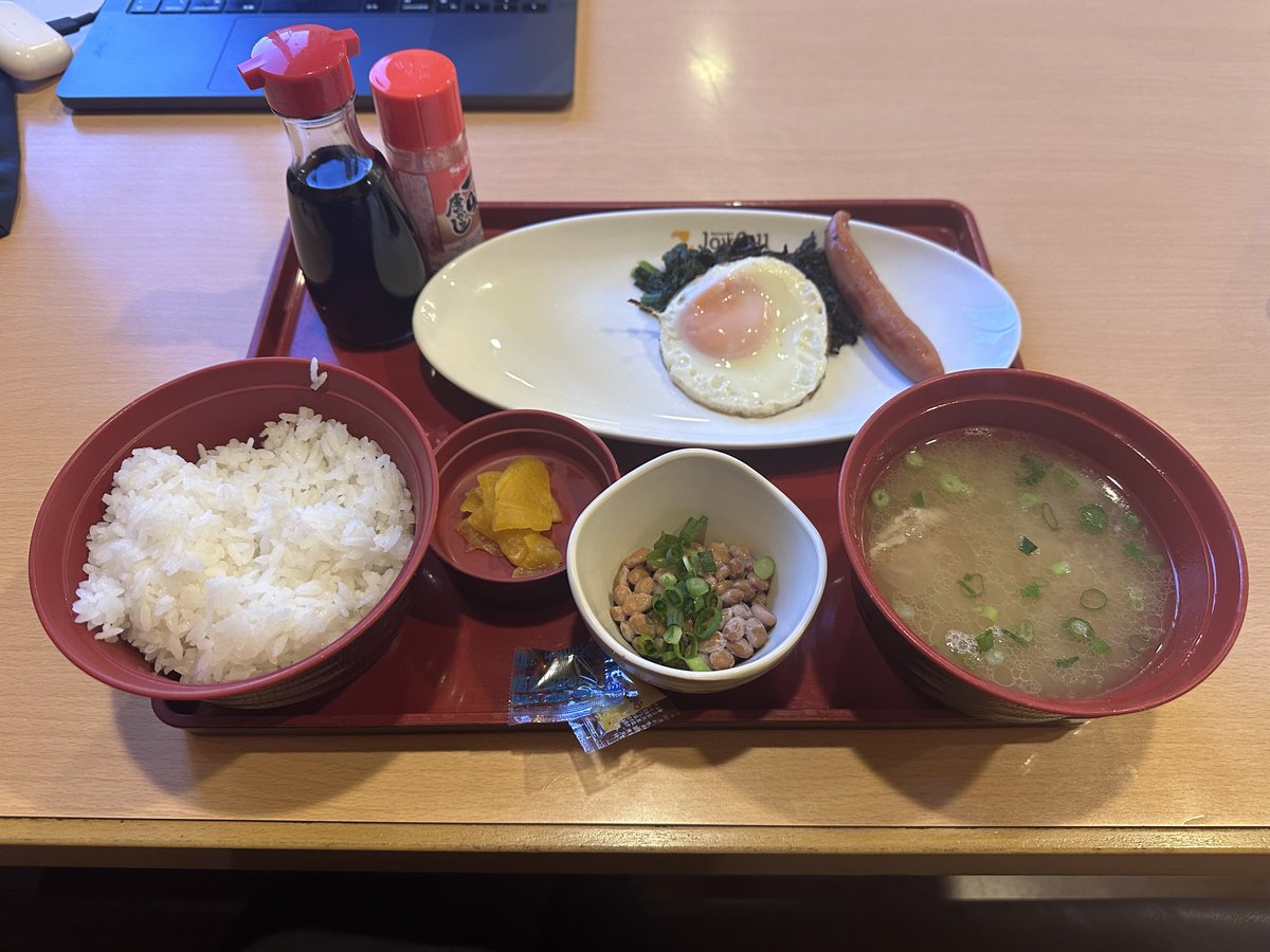 スタバなう

今晩深夜勤務なので時間調整でずっと起きてたからコレ食ったら寝る💤
