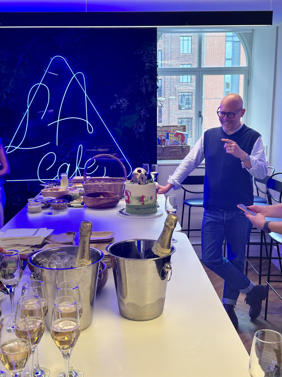brown_newbold's tweet photo. Thursday was my first time attending the Lester Aldridge ‘Happy Hour’ at the London office, and it definitely didn’t disappoint. Such a great atmosphere, amazing energy, and so many lovely people all in one room. 

#HappyHour #LondonOffice #GreatVibes #WorkEvents #Networking https://t.co/kPfgULswRJ