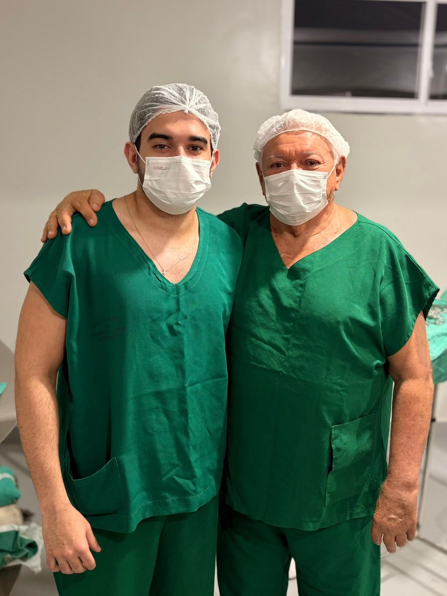 alanhilame's tweet photo. @AcervoCharts A primeira vez que auxiliei uma cirurgia (uma cesárea inclusive), quando ainda na faculdade, foi com o mesmo cirurgião que fez todos os partos da minha mãe! https://t.co/T6M5Xn4BsZ
