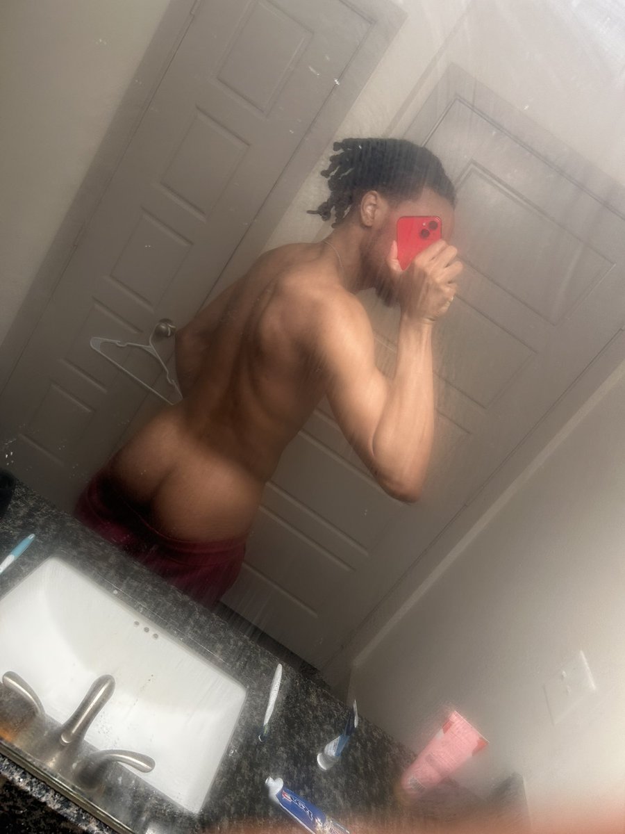 FredoBaang's tweet photo. Showertime🖤 https://t.co/YGMJUhDea7