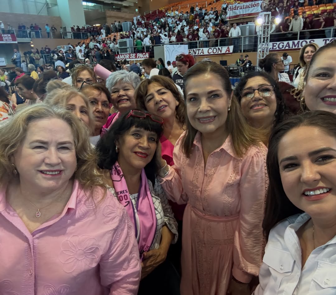 CelidaLopezc's tweet photo. Gracias, Presidenta @Claudiashein, por dedicarnos a las mujeres de Sonora, y a todas las mamás, este día tan especial, un mensaje tan grande. Llegamos contigo todas. Y todas las mamás merecen reconocimiento por su lucha y entrega diaria. La pensión Mujeres Bienestar reivindica el trabajo doméstico, el trabajo de educar, cuidar y acompañar a nuestros hijos y nietos después. Gracias por todo. 📷