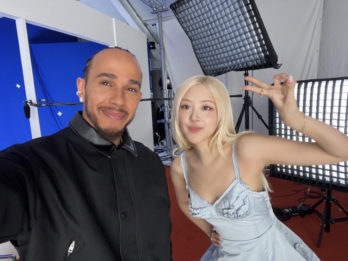 stuckwsarah's tweet photo. lewis posting a picture with rosé… you know what it means 🤗🤗 https://t.co/tro73ZpNmg