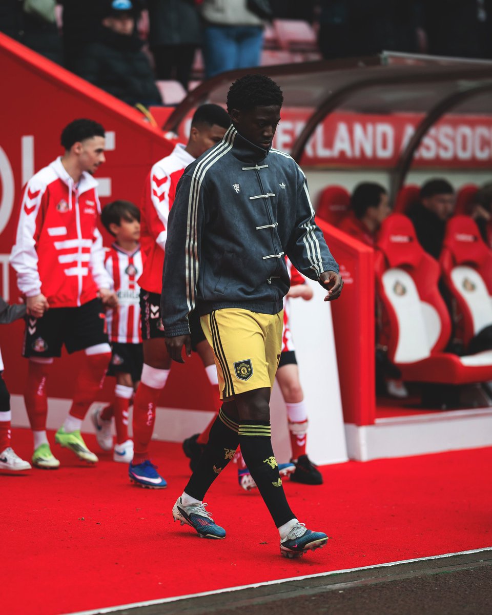 StretfordPaddck's tweet photo. 🧥 That pre-match Adidas jacket  yesterday was clean 😮‍💨

#MUFC https://t.co/gmoydbVddu