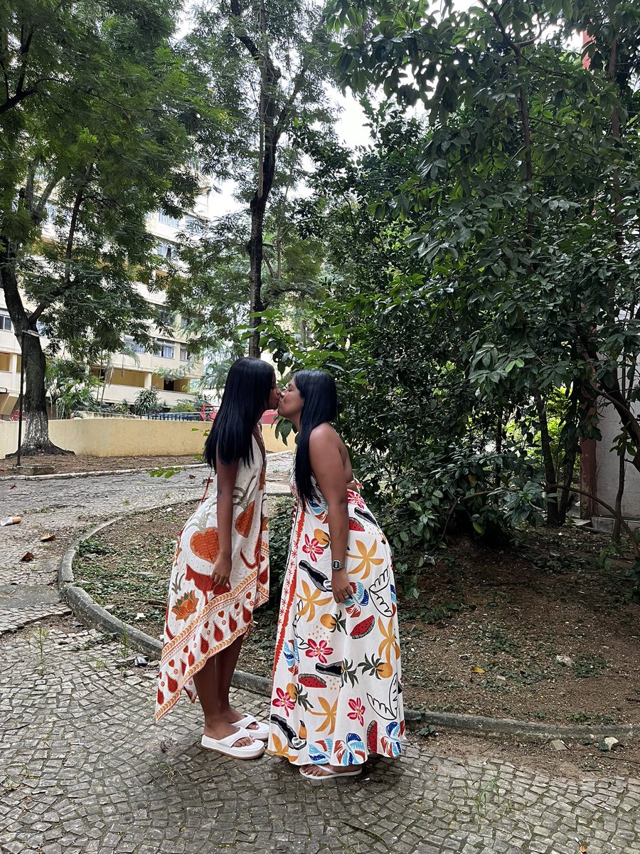 eu_reisseduarda's tweet photo. Entre tapas e beijos..❤️😂 https://t.co/QliH251K0G