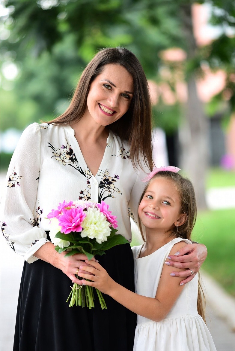 Frontlineer_Hou's tweet photo. Happy Mother’s Day from Frontline ER! https://t.co/TiiNhqQzFh