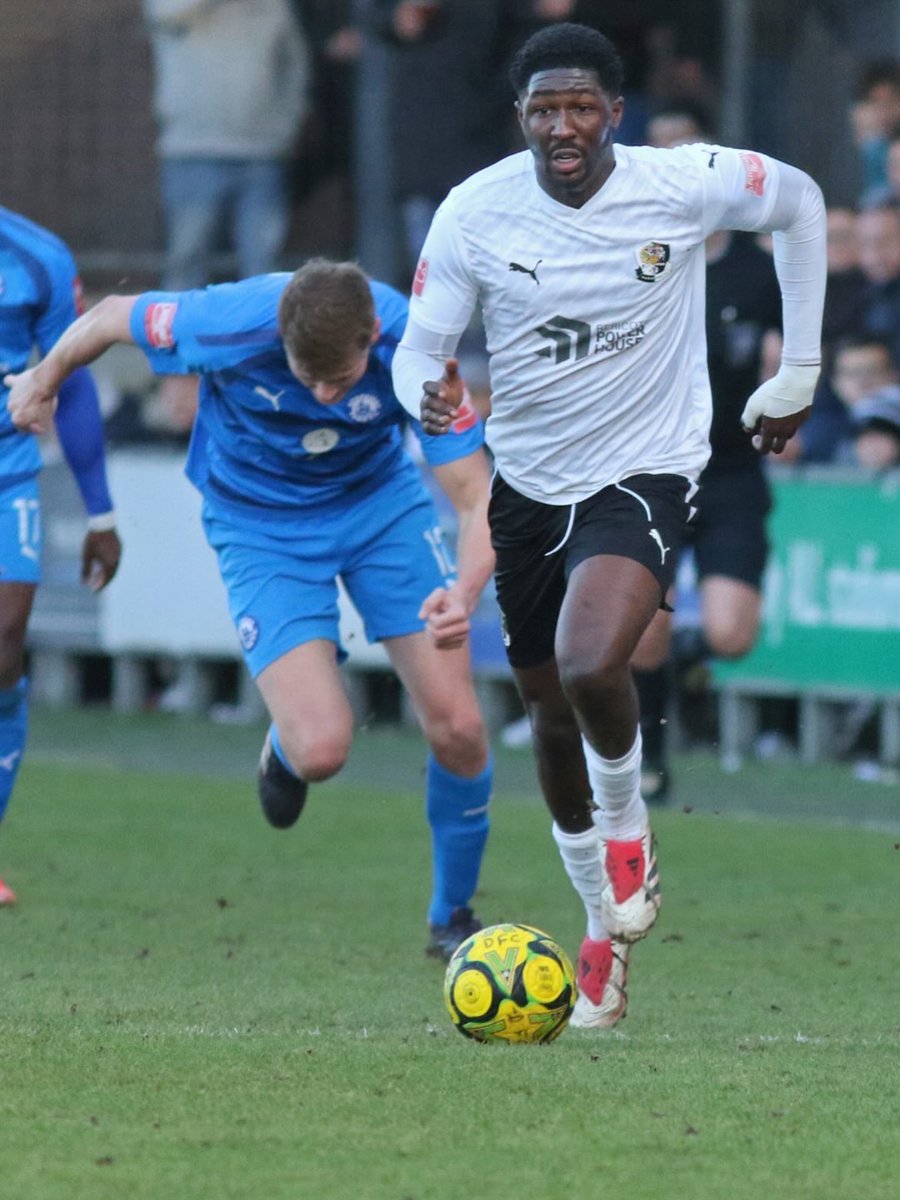 Denzelle_8's tweet photo. My time at Dartford has come to an end thank you to the staff and all the fans @dartfordfc 🖤🤍 https://t.co/Vwo1ubyZl5