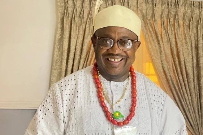 This is Ngozi Lawrence Okolie, representing the Aniocha/Oshimili Federal Constituency in Delta State. 

He was elected under Labour Party (LP) in 2023. 

In May 2025, he defected to APC. 

Obidients, take note📌