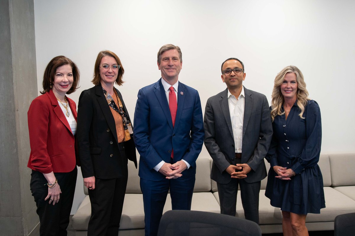 RepGregStanton's tweet photo. Thanks to the CHIPS and Science Act, Arizona is already the semiconductor capital of America — now we need to keep the momentum going.

Great meeting with TSMC, @intel, @Applied4Tech, and @AmkorTechnology to discuss their investments here in AZ and how Congress can keep our foot on the gas.