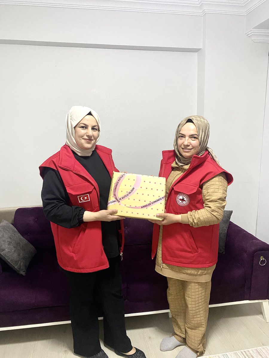 NaimTan12's tweet photo. AŞAV Vakfı Yönetim Kurulu Üyemiz, aziz şehidimiz Gıyasettin Varan’ın kıymetli emaneti Kadriye Varan Tümen’i Anneler Günü vesilesiyle ziyaret ederek Anneler Günü’nü kutladık.

Tüm annelerimize sağlık, huzur ve esenlik diliyoruz. Şehit ailelerimizin her zaman yanında olacağız.
AŞAV https://t.co/AFZPWVg1cH