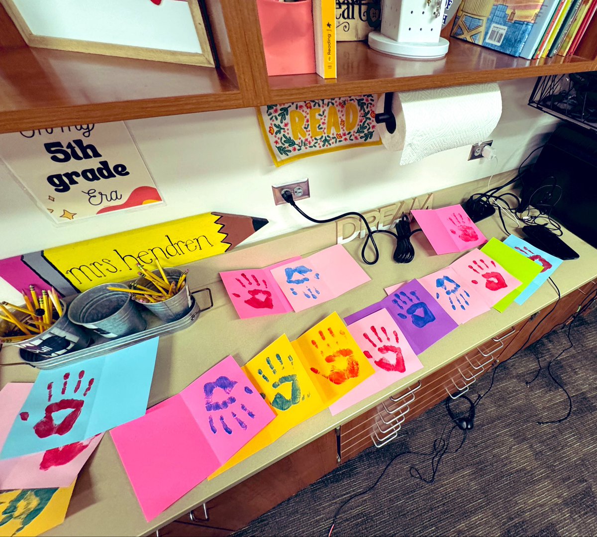 MrsHendren3rd's tweet photo. I hope all of our students’ moms are enjoying the cards they made for Mother’s Day! Handprints are always special, no matter how old! 🖐️ #mjejags @MJEFifthGrade @MJEjags https://t.co/BidEwK2DOj