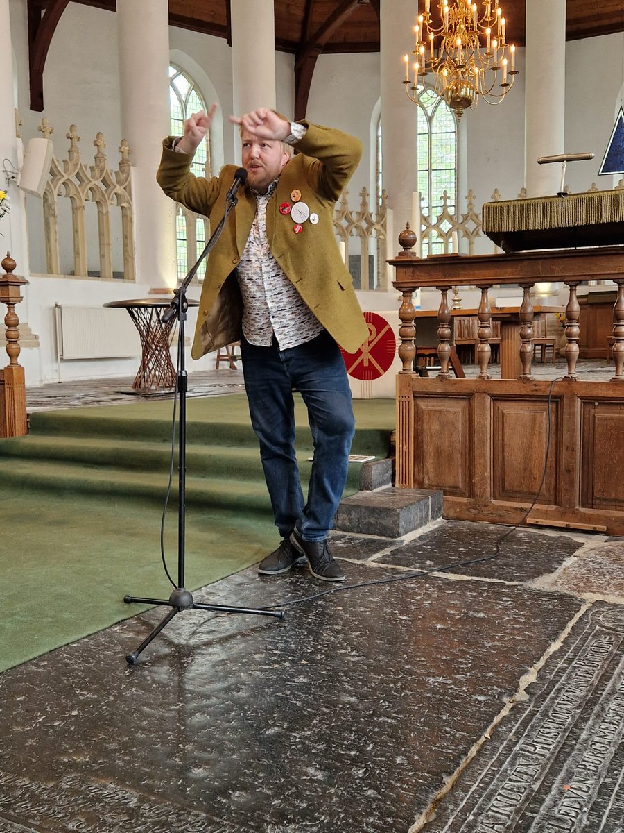 Galerie de Roos van Tudor tweet media