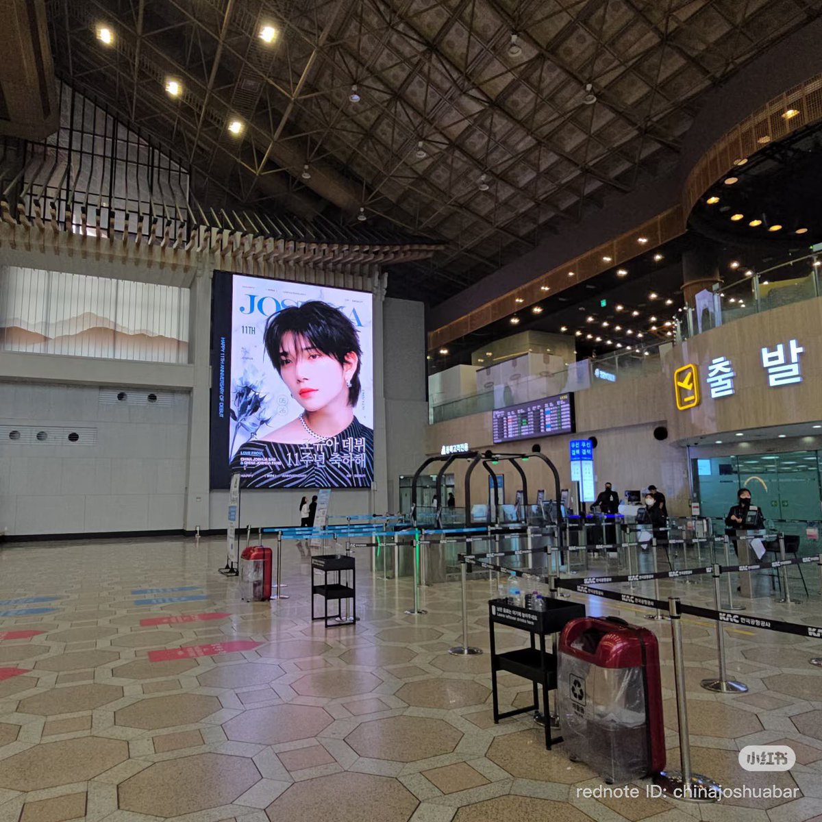 joshua will get to see his ads again at the airport when seventeen goes to japan for the fanmeeting later🥹 

the photos joshua bar used are so pretty😭 yeah joshua pusspuss!! 🫶