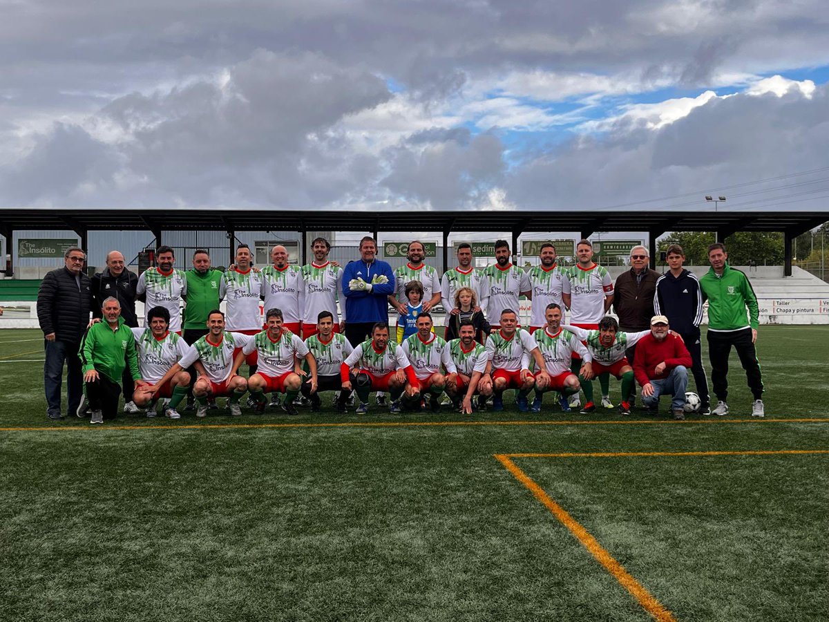 veteranostrival's tweet photo. #LigaVeteranos Empate 2-2 (#Oscar ⚽️, #Tito ⚽️) en un partido vibrante donde no aprovechamos las ocasiones que tuvimos. Todo por decidir en la vuelta.💪🏻

Eso sí, pudimos animar a nuestro @trivalvalderas para quedar 2nd y clasificarse para #CopaDelRey 😍

#VamosTrival 💚❤️ https://t.co/ZJsM0NjbW4