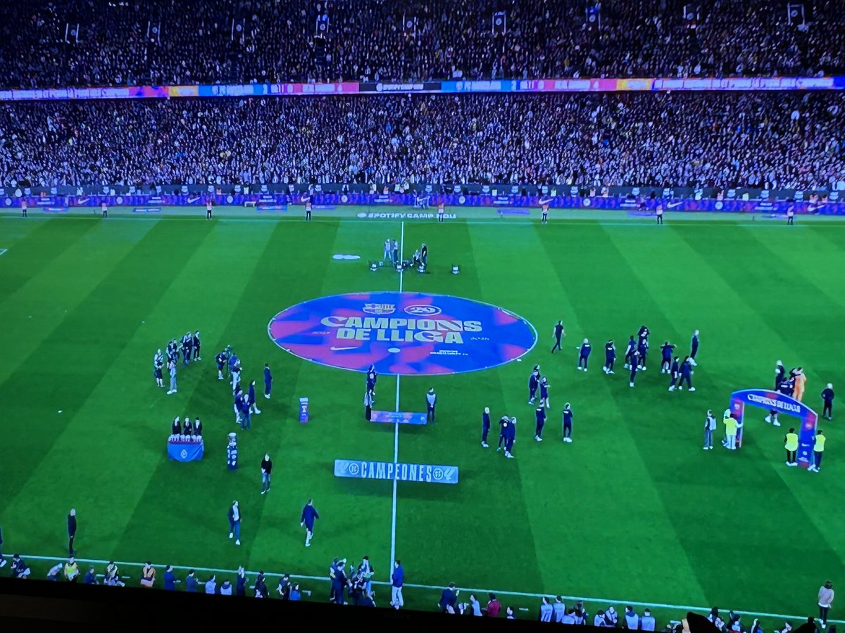 margapf123's tweet photo. @FCBarcelona_es Un dia de partit inoblidable Visca el Barça i Visca Catalunya https://t.co/MIrcg5kVFu