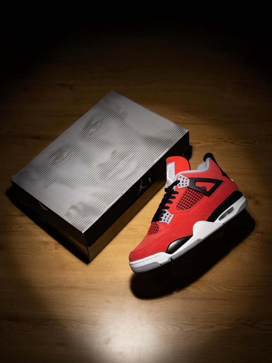 JustFreshKicks tweet media