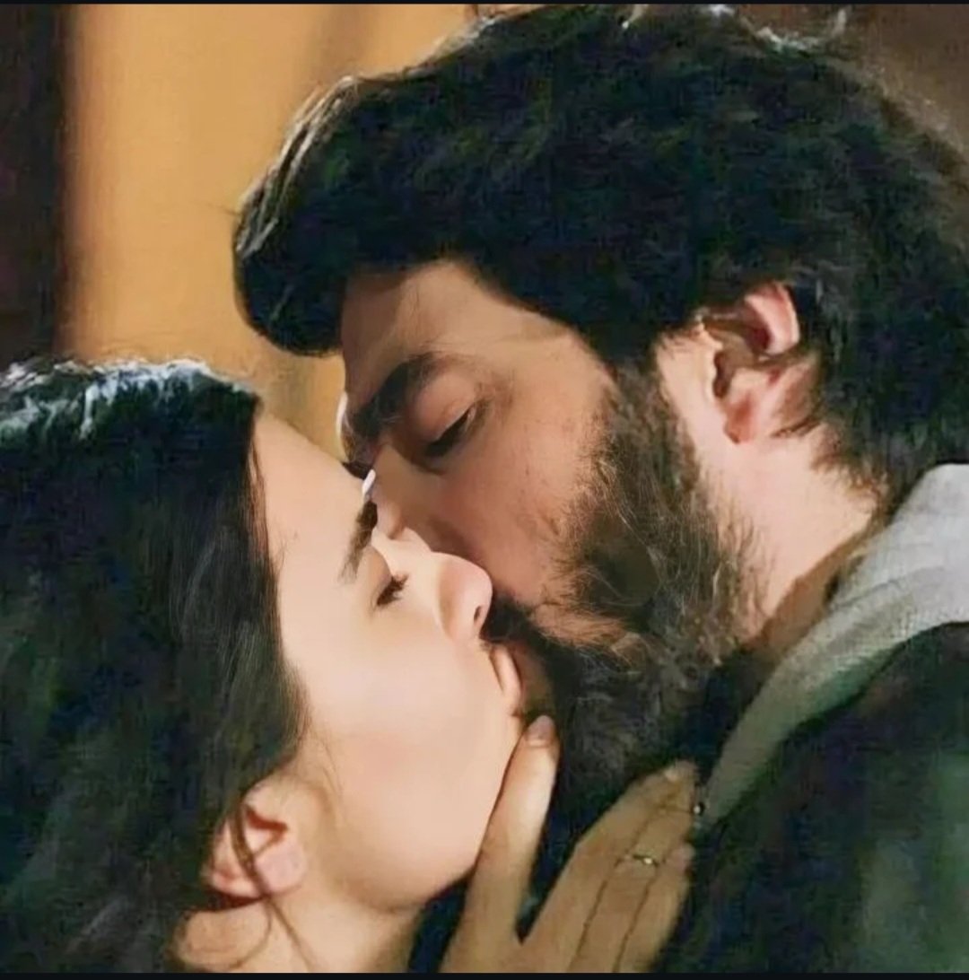 Ul22__'s tweet photo. انفاسك تجعل قلبي يرتجف 
❤️❤️ #EnginAkyürek #TubaBüyüküstün #MasEnTuQueNunca❤️❤️ https://t.co/B076riIBMY