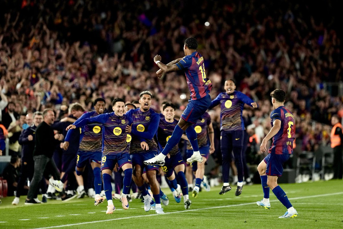 SrtaLexus23's tweet photo. Hay que valorar esta liga. Jugando con muchos chavales, sin gastar 200 cada verano. Sin jugar la temporada entera e el Camp Nou. Con elecciones de por medio. Con arbitrajes horribles.

Enhorabuena chavales. Gracias Hansi. https://t.co/8Wxg6Sj24u