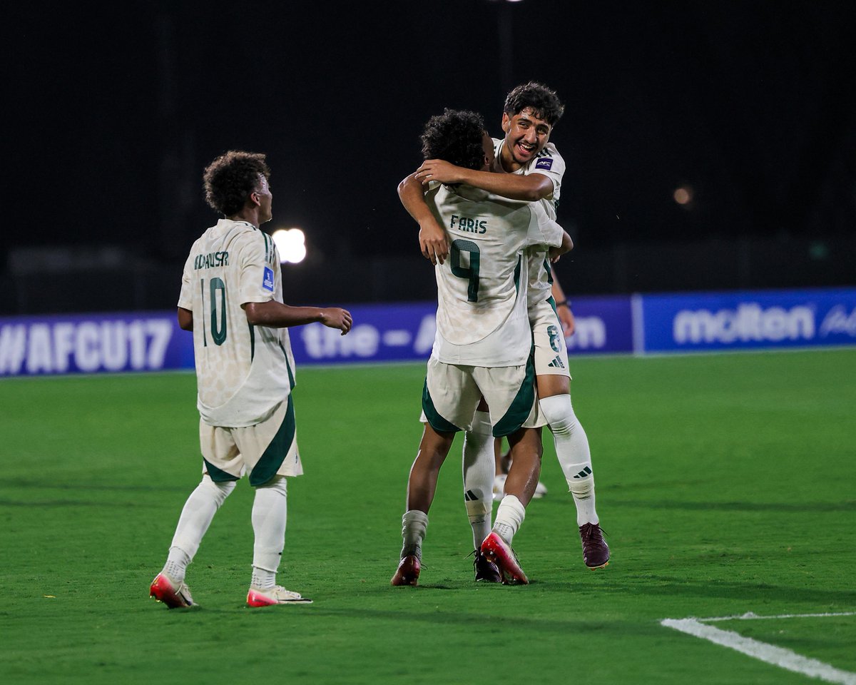 azoz_s6's tweet photo. #السعودية_تايلاند🦅 🇸🇦
#معاك_يالأخضر  #AFCU17 https://t.co/tee9Zg0TvY