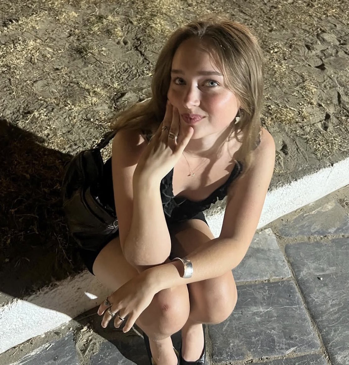 OffCampusItalia's tweet photo. 🚨 NEWS !!!!!! 

I preparativi per le registrazioni della seconda stagione della Off Campus inizieranno la prossima settimana e le prime sceneggiature sono già state inviate al cast!

La seconda stagione sarà su Logan e Grace! https://t.co/ZJcIpJokmR