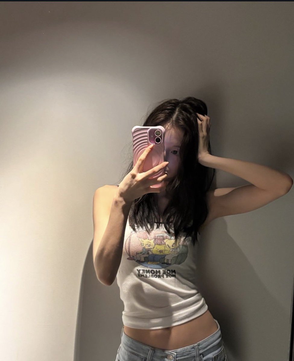 VengefulMirth's tweet photo. Jun • 🪐

             Tired mom fit, check ✔️ https://t.co/2Q2psH4gtM