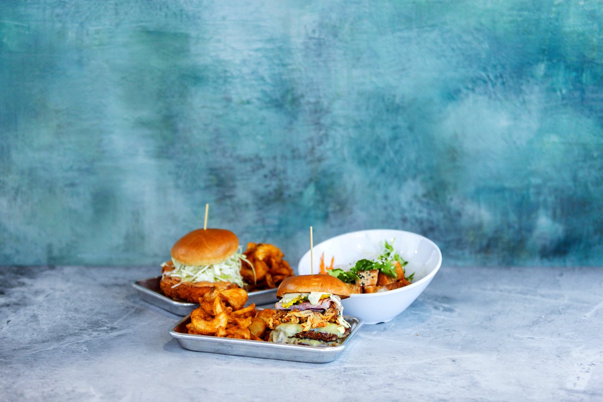 cbpier's tweet photo. 🌅🌊 Pair your favorite dishes with the grandeur of the ocean at Pier 62 Oceanfront Restaurant &amp; Bar!

It's a dining experience that nourishes both body and soul 🌴🏄
↳ https://t.co/EwvG8dWDmv https://t.co/Tml3sFfAZM