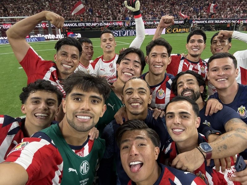 Gideon TETRACAMPEÓN Gallagher tweet media