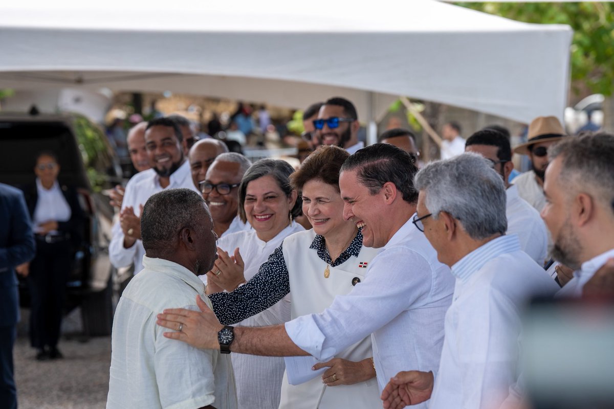 jeanluisrj's tweet photo. Hoy junto a nuestra querida @RaquelPenaVice inauguramos el muelle pesquero de Sabana de la Mar, el número 20 de nuestro Plan Nacional de Muelles Pesqueros y Turísticos. 🇩🇴

Una obra que dignifica la labor de nuestros pescadores y genera nuevas oportunidades para toda la comunidad https://t.co/1b7XwycGd7