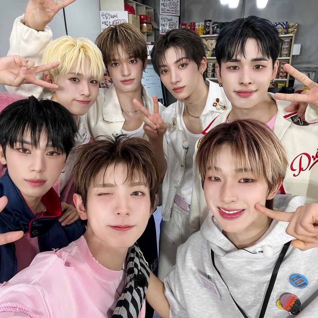 nexzmoyaa's tweet photo. #NEXZ version 🤩 qrt this 🤍 

- Who is your bias?
- Who is your bias wrecker?
- Who is your favorite duo?
- What is your favorite song?
- Which song made you discover NEXZ? 
- Which member’s vibe matches yours the most? https://t.co/13DEItFIfi