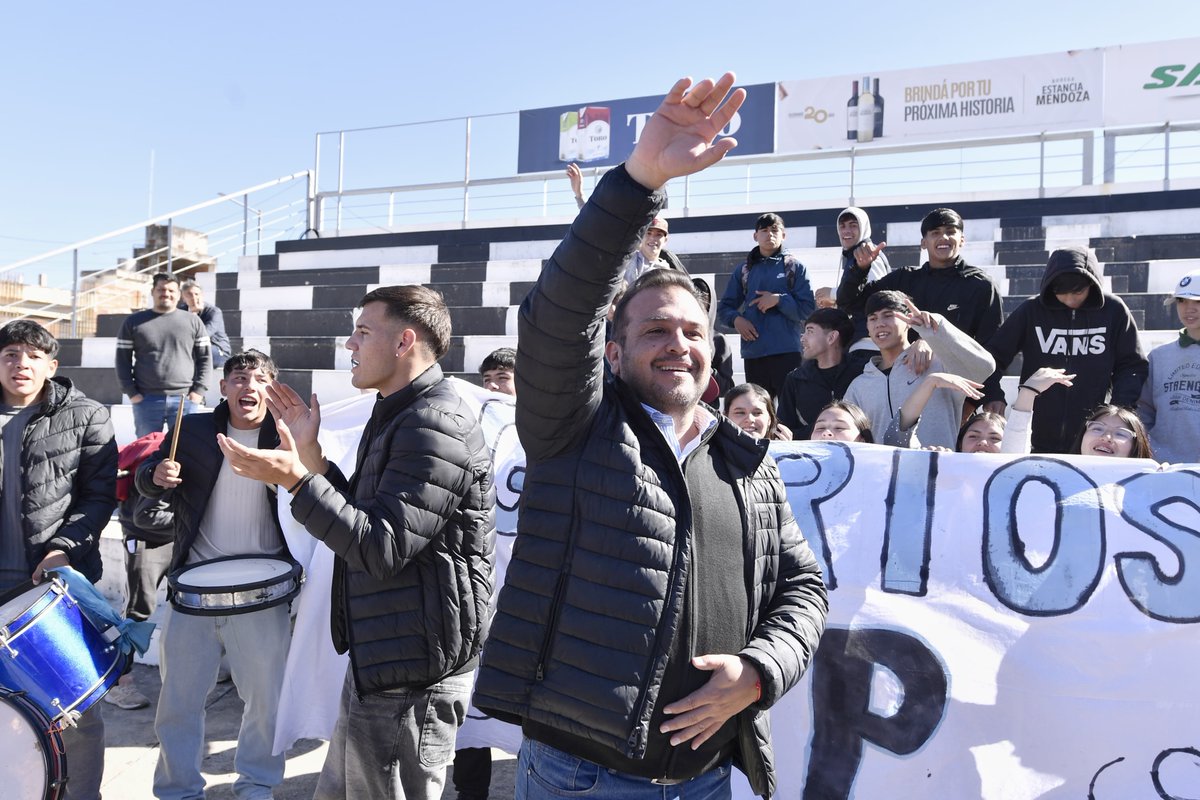 Lauro Grande 🇦🇷✌️🐧☀️❤️ tweet media