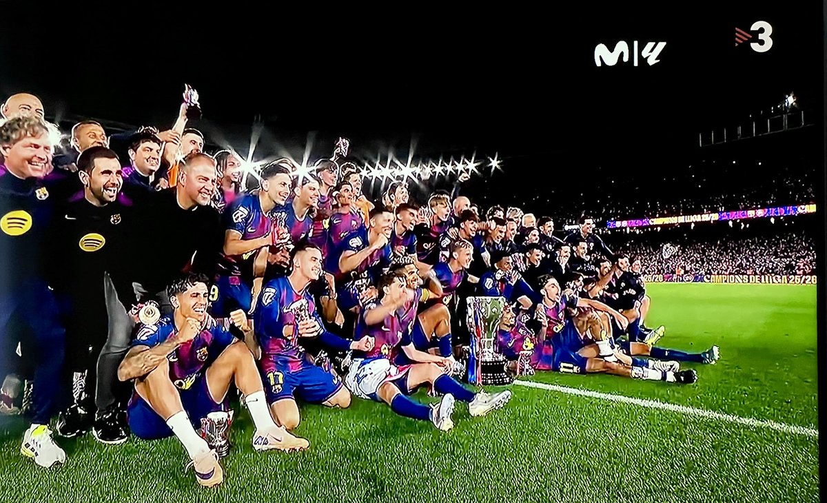 laesna's tweet photo. Un èxit construït amb treball d’equip, esforç, talent i compromís durant tota la temporada, amb un gran líder a la banqueta, Hansi Flick, que ha sabut transmetre ambició, caràcter i esperit guanyador.
Aquest equip ha demostrat que, units, tot és possible. 
Visca el Barça!!!💙❤️ https://t.co/YseeEi1RAh