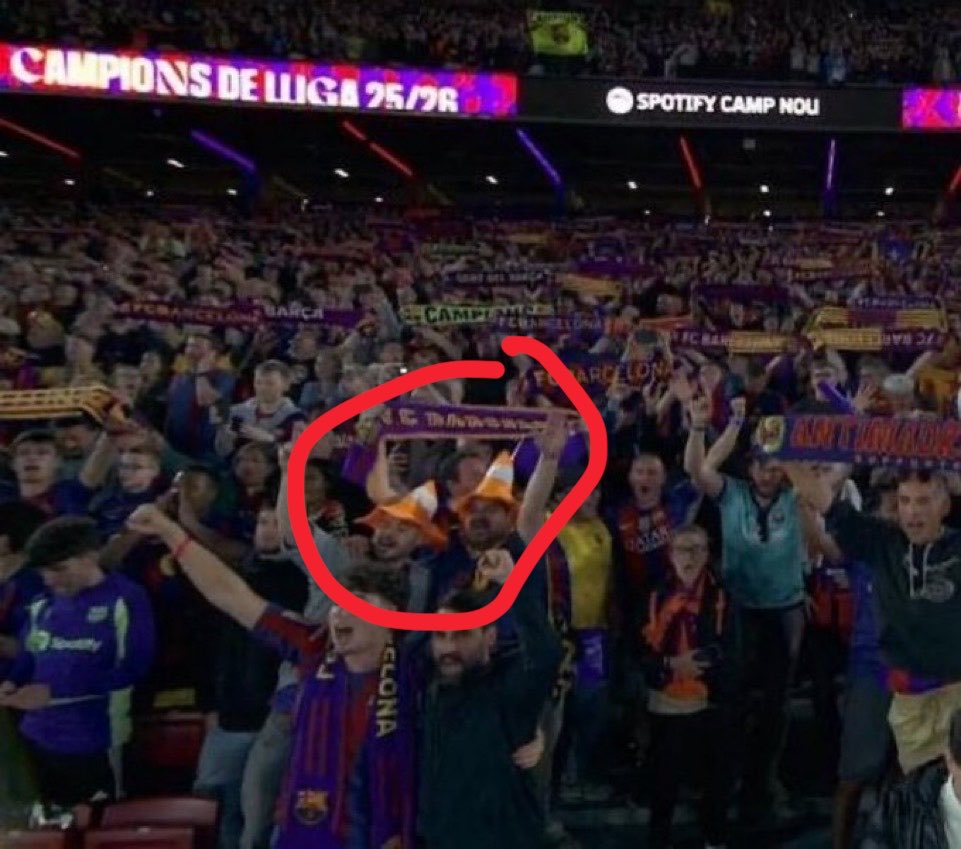 GBarca_'s tweet photo. Are they wearing cones ?!! 😭😭 https://t.co/4LndQvOJKu