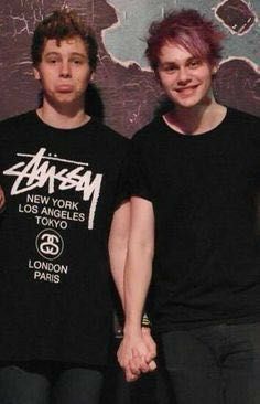 calumschaos_'s tweet photo. #mukemay https://t.co/zR89mbPd8z