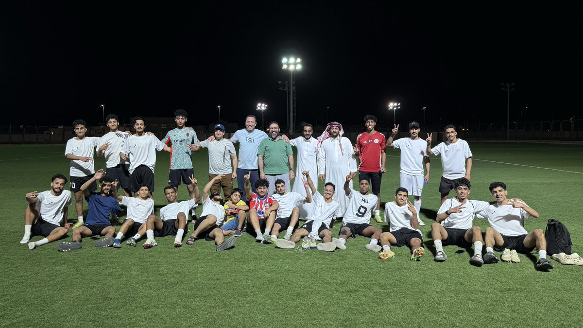 mu_dsa's tweet photo. نتائج مباريات نصف نهائي #كأس_رئيس_الجامعة لكرة القدم:

🏆 المتأهل الأول للنهائي:
الكلية التطبيقية (بعد الفوز بركلات الترجيح 4-3 بعد التعادل 1-1).

🏆 المتأهل الثاني للنهائي:
كلية الشريعة والقانون (بعد الفوز بركلات الترجيح 8-7 بعد التعادل 1-1).

📍 المواجهات القادمة:
النهائي: الكلية التطبيقية 🆚 كلية الشريعة والقانون.
المركز الثالث: كلية التربية 🆚 كلية علوم الحاسب والمعلومات.
كل التوفيق لكلياتنا المبدعة! ⚽️