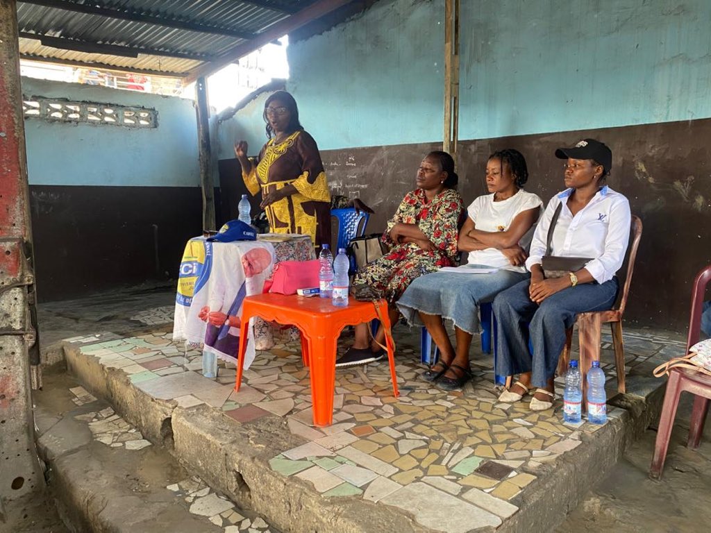 MBWANGANGA05's tweet photo. 🟡🔵#FORMATION #IDÉOLOGIQUE/#AFEC
Dans le cadre de la formation des femmes de l’ECiDé sur les fondamentaux du parti, la Coordination nationale de l’AFEC, dirigée par Maman Odette Kindembe, a effectué une descente ce samedi 09 mai 2026 au Camp Luka, dans le quartier Q3.
Cette activité s’inscrit dans la dynamique de redynamisation et d’encadrement politique des femmes du parti, afin de renforcer leur compréhension de la vision, des valeurs ainsi que des idéaux prônés par l’ECiDé.
À travers cette initiative, l’AFEC réaffirme son engagement à préparer des femmes conscientes, engagées et capables de jouer pleinement leur rôle dans le combat citoyen pour l’État de droit, la démocratie et la défense des intérêts de la République.
©️ COMMUNICATION ECiDé