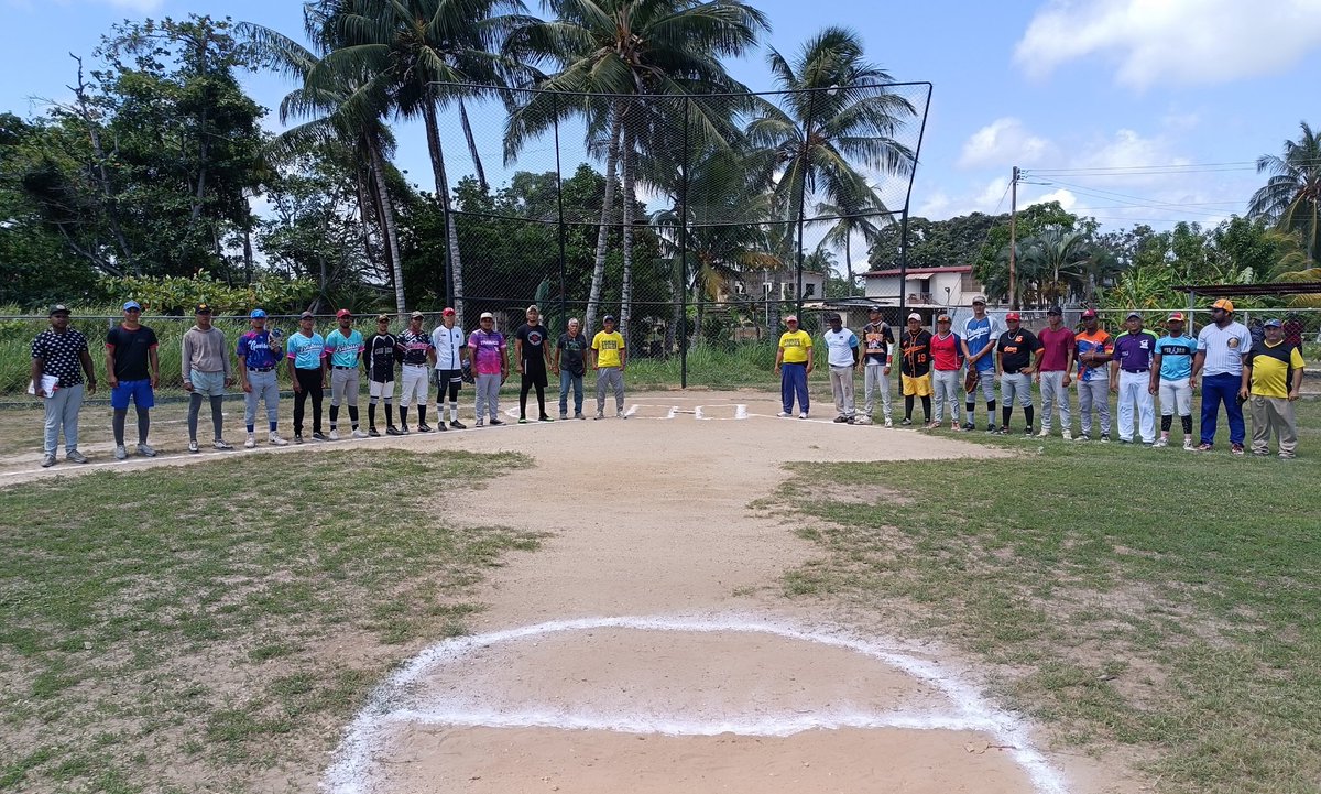 MPJPaez's tweet photo. El equipo de @Pr1merojusticia #Paez organizo un Cuadrangular en el Sect. Valle de la Cruz, Pquia Tacarigua de la Laguna, en apoyo a los deportistas, compartiendo con la  comunidad y los equipos de softball que le dieron UN JONRÓN POR LA DEMOCRACIA⚾ 
#PJEnLaCalle 
#PJContigo https://t.co/5ZUhTDjzRU