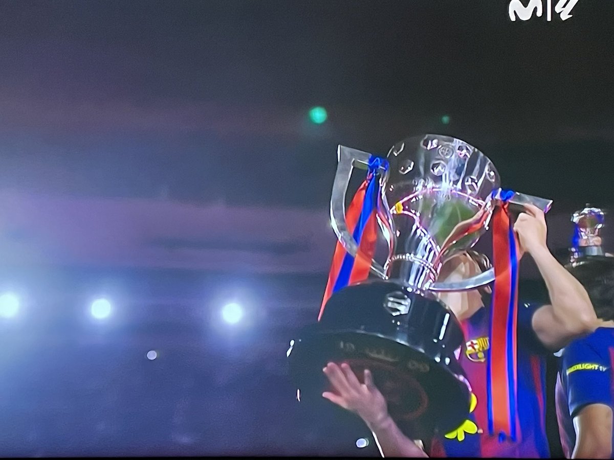 edu_illa's tweet photo. Visca, visca, visca!! Molt orgullós de l’equip, de l’entrenador, del president. Fa molt pocs anys estàvem amagant-nos de la vergonya, ara un equip jove promet molts més èxits. Visca el Barça! Visca Catalunya!
#fcbarcelona https://t.co/r22y5HDjRO