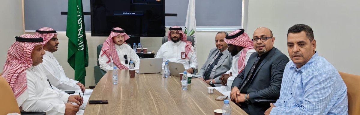 #جامعة_الحدود_الشمالية
ضمن مبادرة زيارة الكليات المجدولة ضمن مبادرة عمادة التطوير والجودة ، نفذت وكالة العمادة لضمان الجودة زيارة إلى كلية إدارة الأعمال، بحضور وكيل الكلية للتطوير والشراكة المجتمعية ورؤساء الأقسام ووحدة الجودة، حيث عقد اجتماع مثمر وبناء ،حمل رؤى مشتركة، واستعرضت